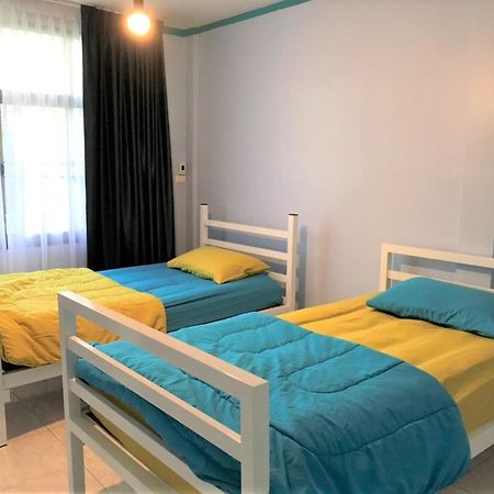 Meet & Meal Hostel Bangkok Luaran gambar