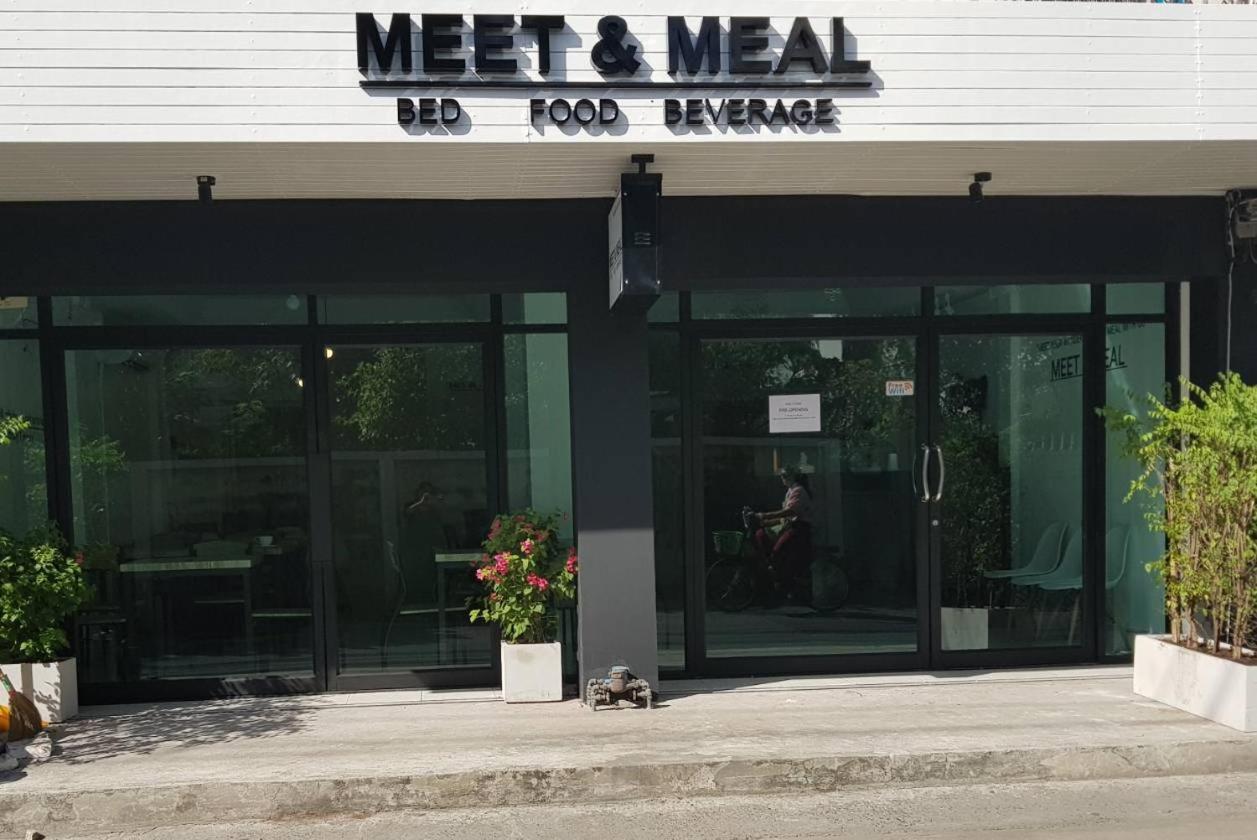 Meet & Meal Hostel Bangkok Luaran gambar
