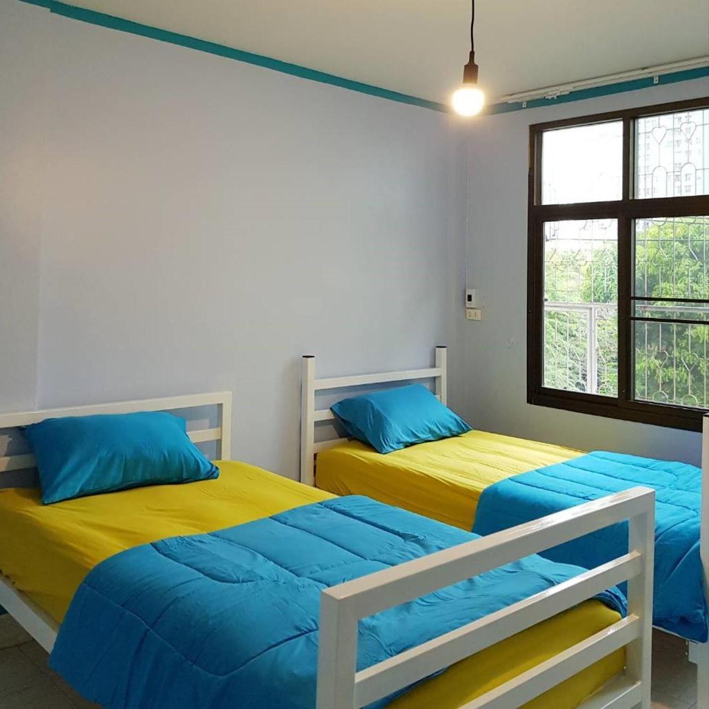 Meet & Meal Hostel Bangkok Luaran gambar